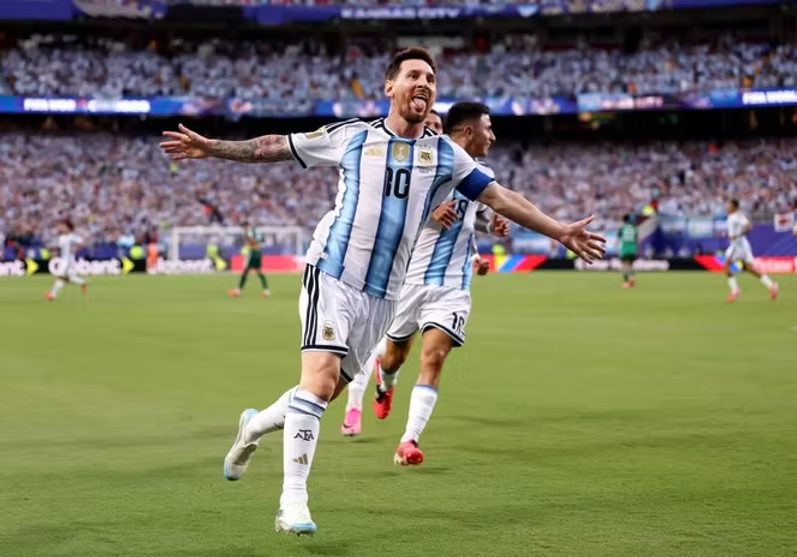 Argentine 3-0 Algérie : Messi voit triple pour ses retrouvailles avec la Coupe du Monde !