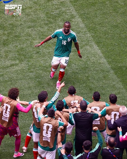 Mexique 2-0 Afrique du Sud : El Tri lance le Mondial, mais dans la douleur et les cartons !