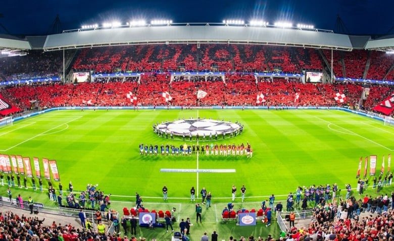 Ambiance au Philips Stadion pour PSV-Naples
